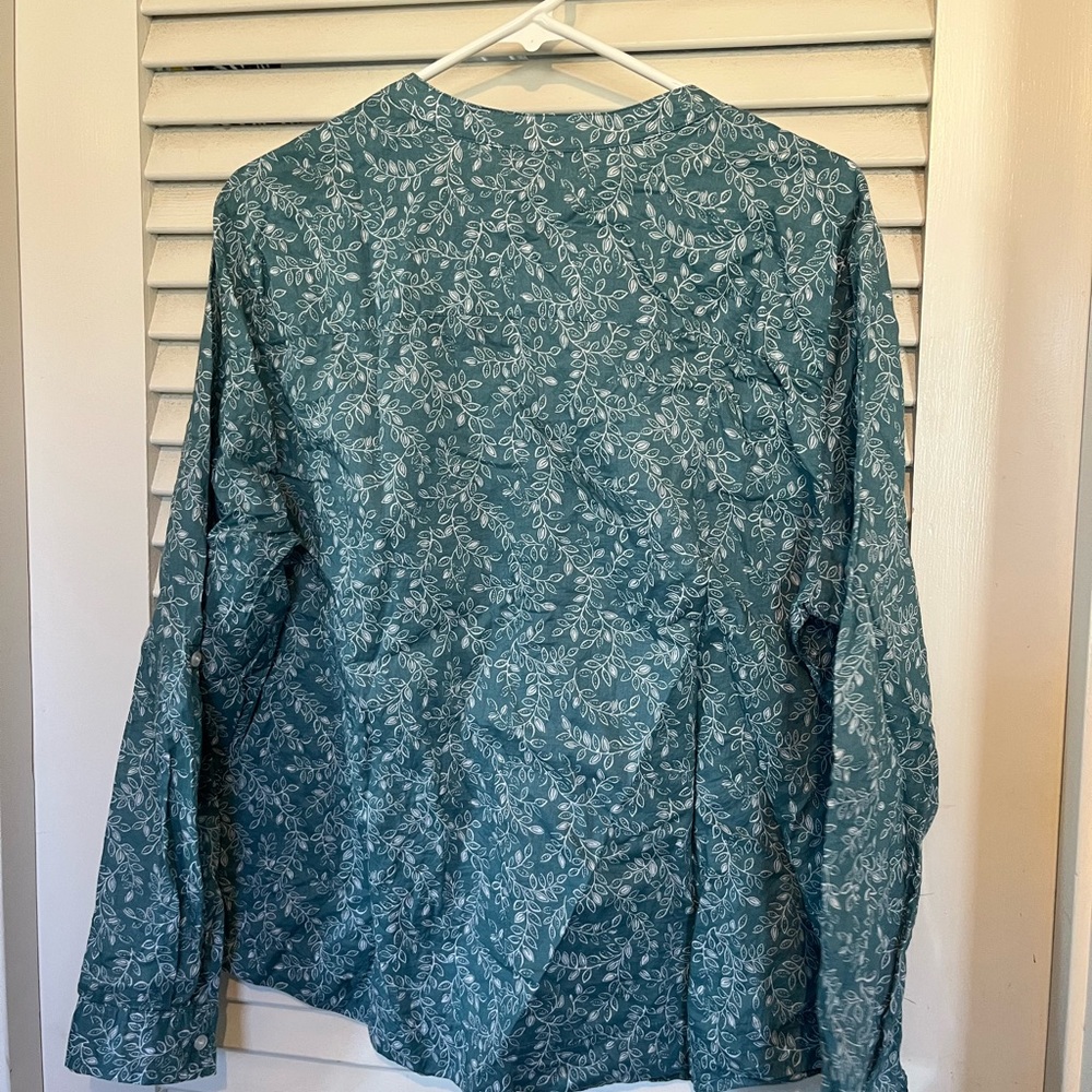 Eddie Bauer Women's Green Floral Top - Picture 3 of 3